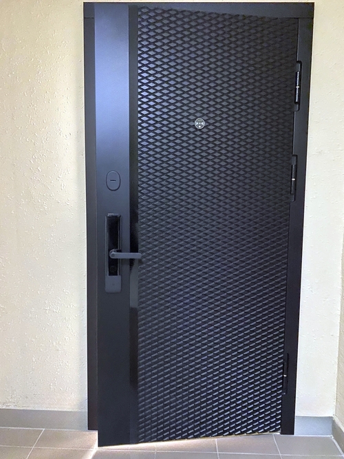 Дверь с умным замком