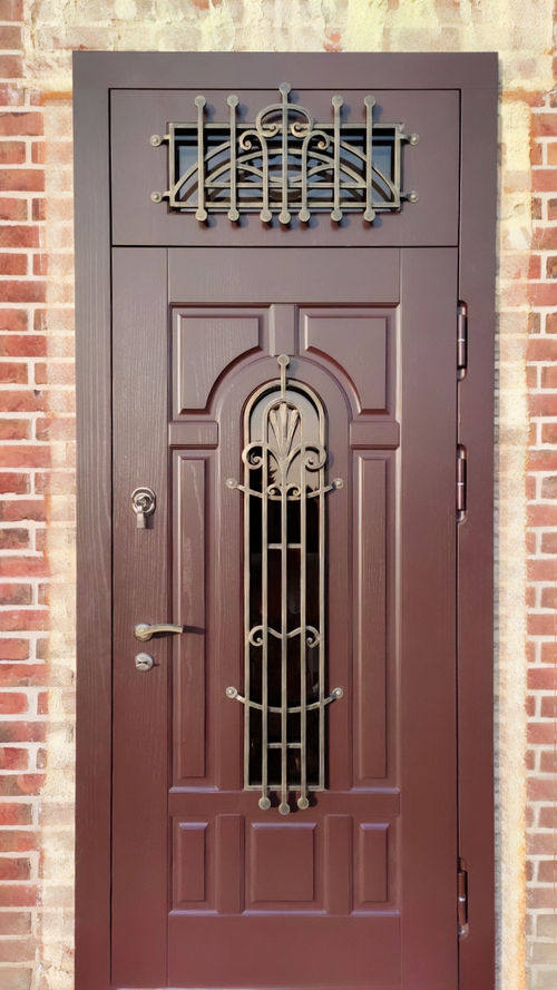Дверь с фрамугой и ковкой