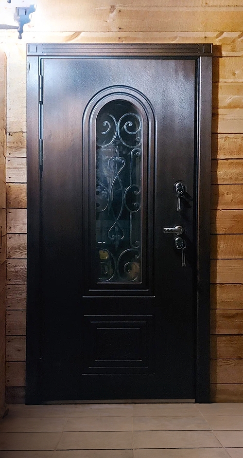 Дверь с остеклением
