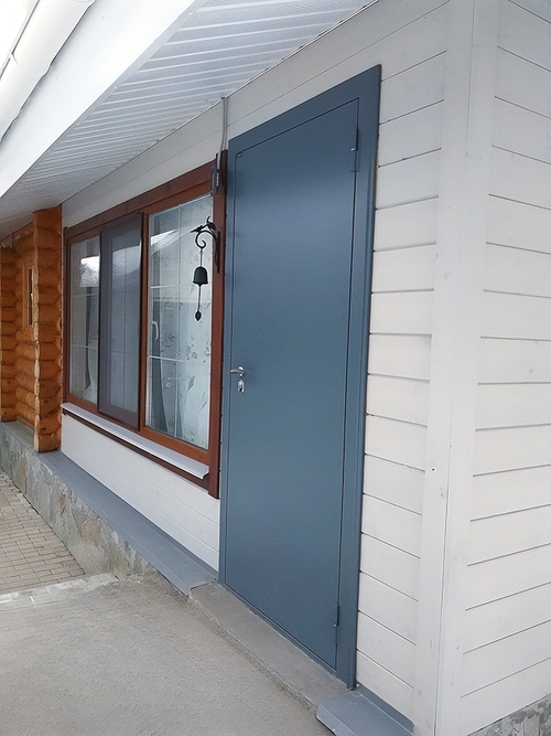 Дверь с порошковым покрытием