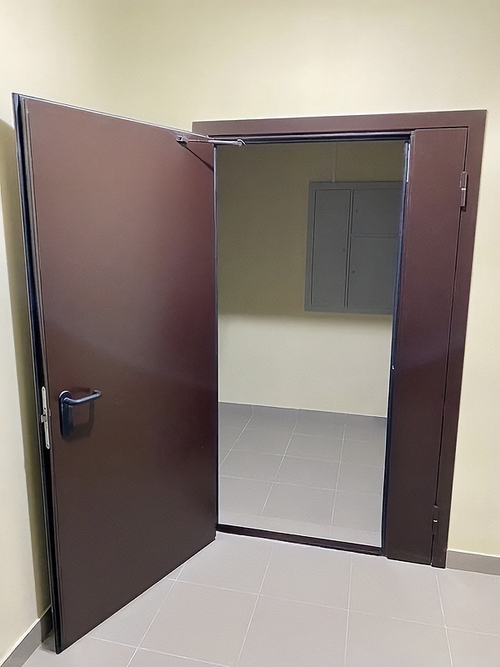 Коричневая огнезащитная дверь Коричневая огнезащитная дверь