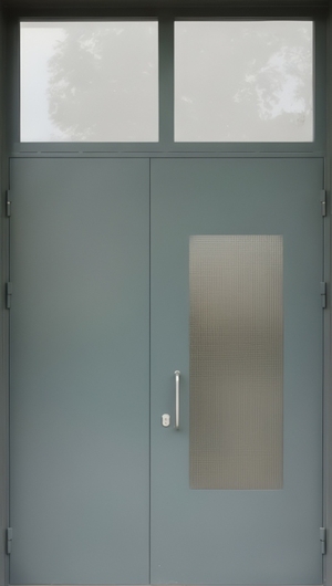 Двустворчатая подъездная дверь с верхней вставкой и армированным стеклом