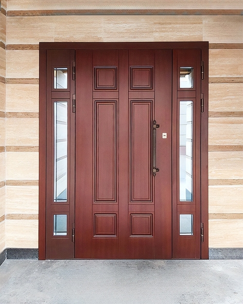 Дверь с боковыми вставками стекла Дверь с боковыми вставками стекла