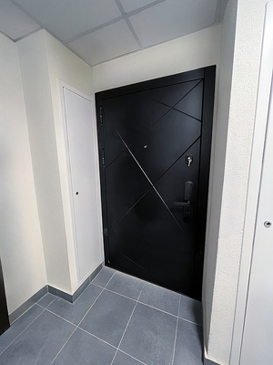 Установка стальных дверей «Геометрия» – примеры работ в сентябре Установка стальных дверей «Геометрия» – примеры работ в сентябре