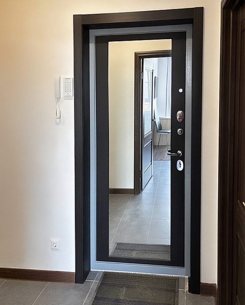 С зеркалом С зеркалом