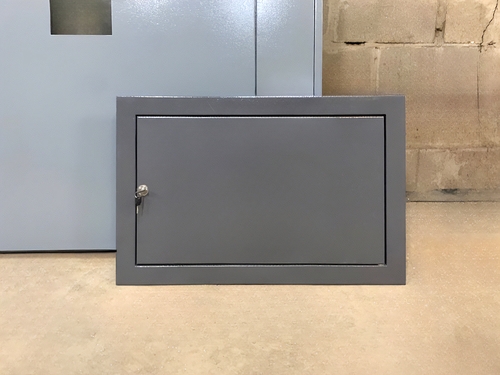 Металлический ревизионный люк Металлический ревизионный люк