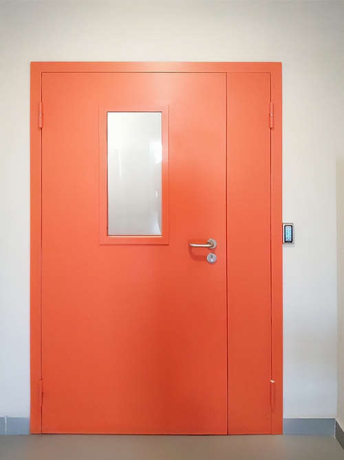 Тамбурная дверь