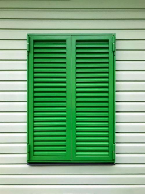 Установленные оконные ставни Установленные оконные ставни